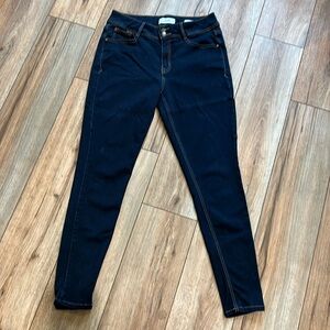 Angel’s Curvey Skinny